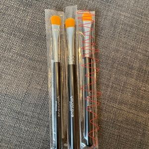 Younique cream shadow brush